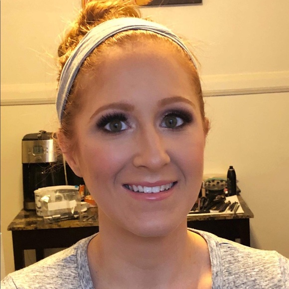 Meet your Posher, Stephanie - Picture 1 of 1